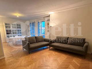 Appartamento in Vendita a Brescia, 227 m², arredato, con Box