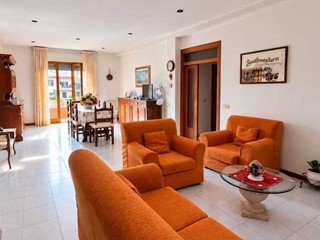 Appartamento in Vendita a Rapolano Terme, zona Serre Di Rapolano, 148'000&euro;, 120 m², arredato, con Box