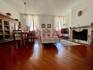 Appartamento in Affitto a La Spezia, zona Centro, 1'000&euro;, 120 m²