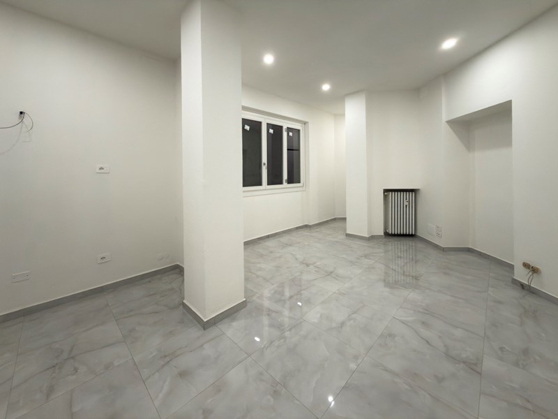 Trilocale in Vendita a Reggio Emilia, zona Centro storico, 185'000&euro;, 90 m², con Box
