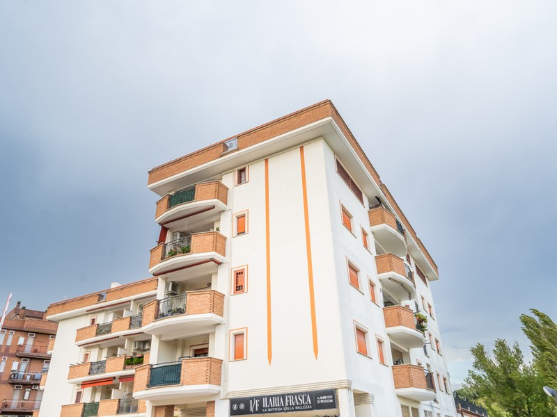 Trilocale in Vendita a Mentana, 215'000&euro;, 70 m², con Box