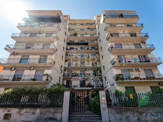 Appartamento in Vendita a Catania, 200'000&euro;, 132 m²
