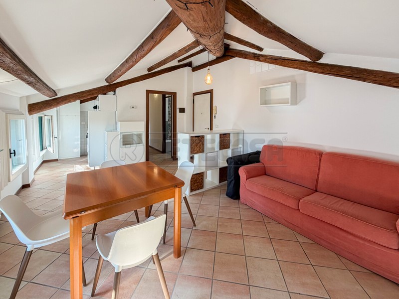 Quadrilocale in Vendita a Vicenza, 140'000&euro;, 95 m², arredato, con Box