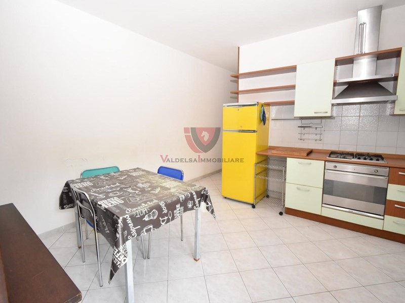 Trilocale in Vendita a Colle di Val D'Elsa, 145'000&euro;, 71 m², arredato, con Box