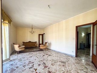 Appartamento in Vendita a Aci Catena, 89'000&euro;, 161 m²
