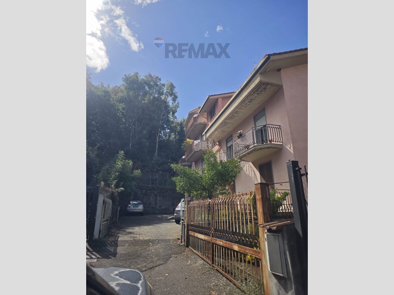 Attico in Vendita a Castiglione di Sicilia, 32'000&euro;, 86 m²