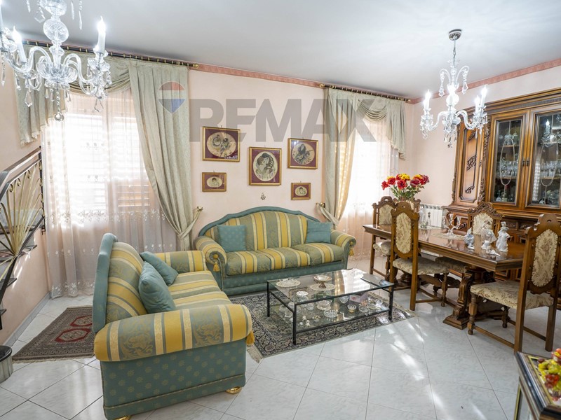 Quadrilocale in Vendita a Aci Catena, 159'000&euro;, 95 m²