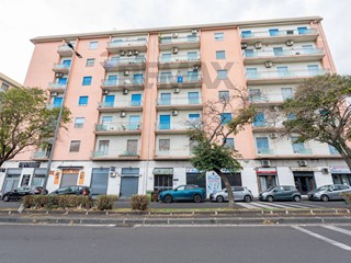 Appartamento in Vendita a Catania, 148'000&euro;, 133 m²