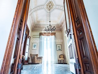 Appartamento in Vendita a Catania, 520'000&euro;, 270 m²