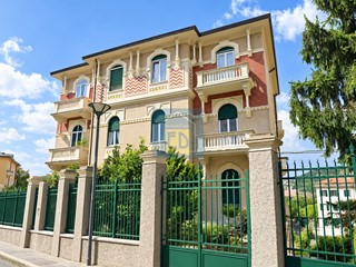 Appartamento in Vendita a Savona, 380'000&euro;, 226 m²
