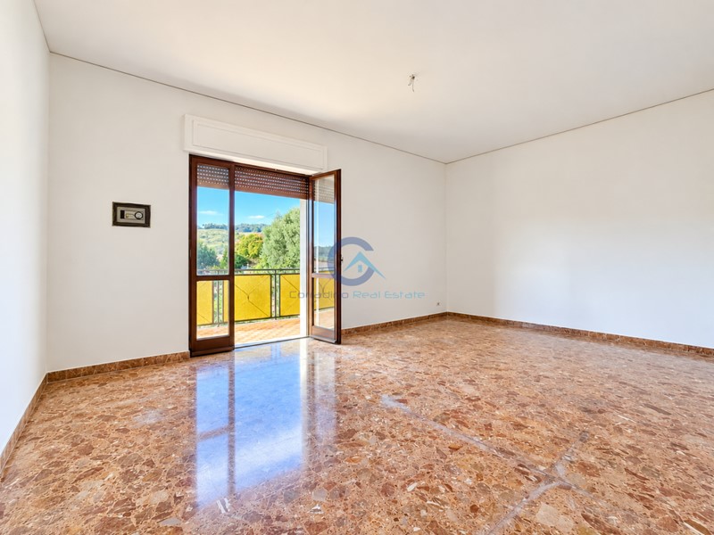 Quadrilocale in Vendita a Catanzaro, zona Cava, 85'000&euro;, 130 m²