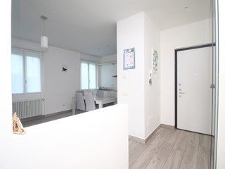 Trilocale in Vendita a Como, 295'000&euro;, 90 m², con Box