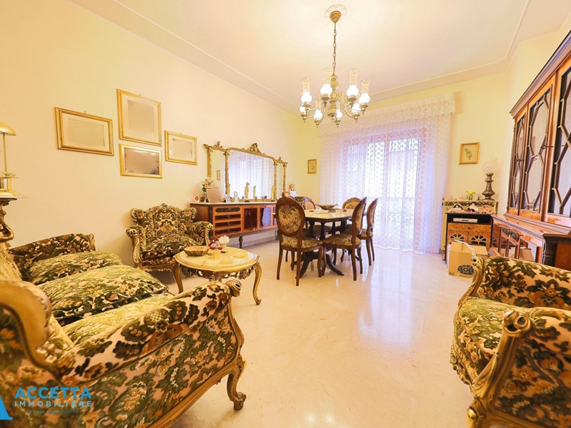Trilocale in Vendita a Taranto, zona Borgo, 98'000&euro;, 122 m²