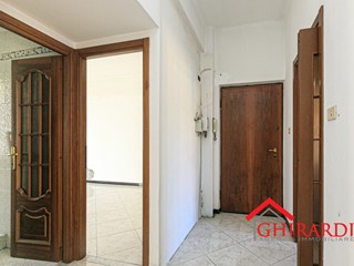 Appartamento in Vendita a Genova, zona Sestri Ponente, 66'000&euro;, 84 m²