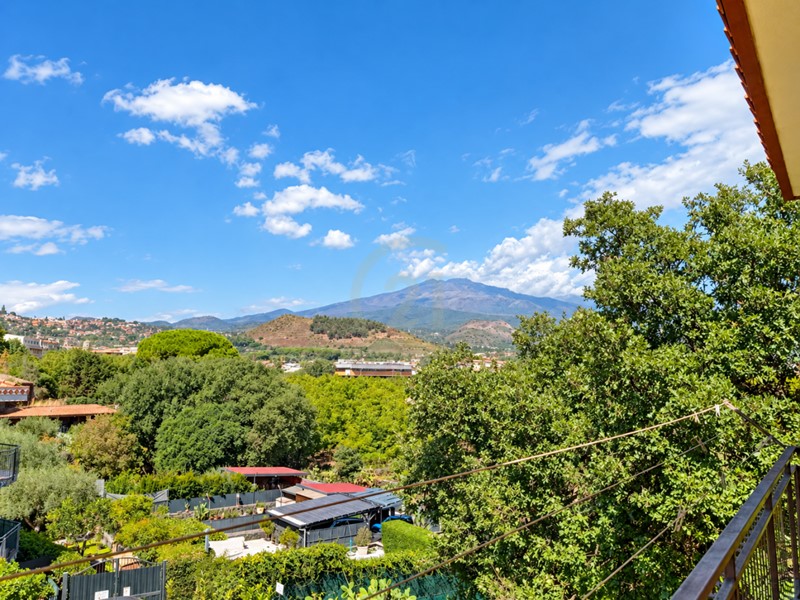 Trilocale in Affitto a Aci Sant'Antonio, zona Lavina, 600&euro;, 100 m²
