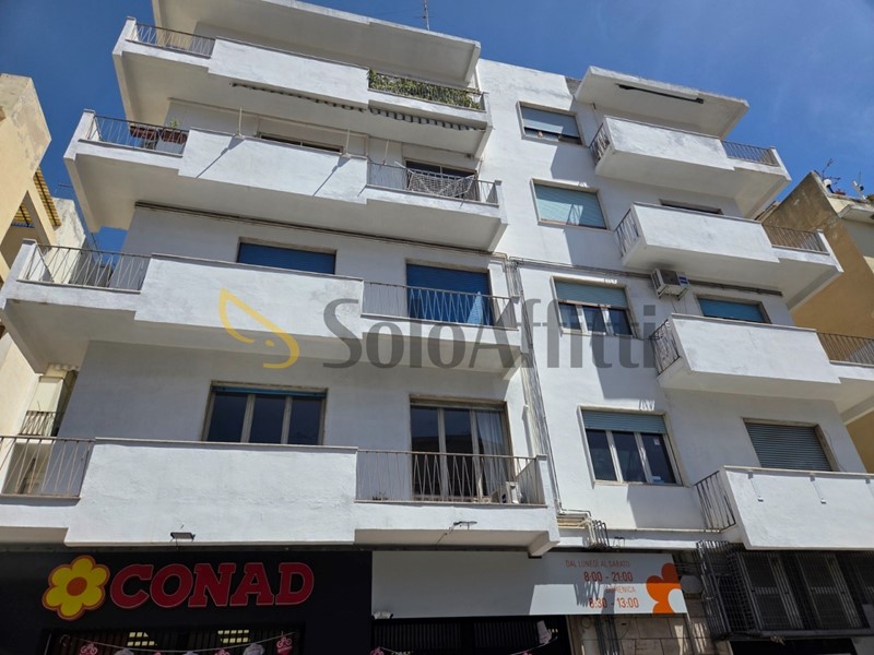 Trilocale in Affitto a Reggio Calabria, 700&euro;, 145 m²