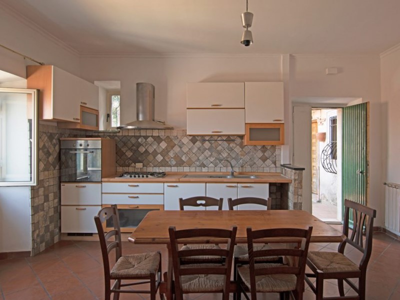 Trilocale in Vendita a Rocca di Papa, 79'000&euro;, 70 m²
