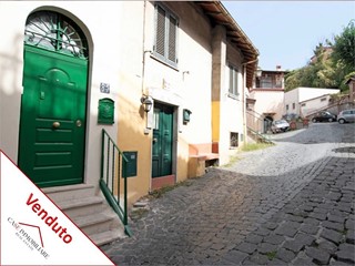 Trilocale in Vendita a Rocca di Papa, 79'000&euro;, 70 m²