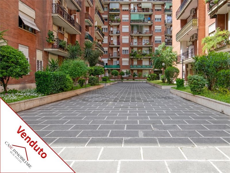 Trilocale in Vendita a Roma, 209'000&euro;, 85 m²