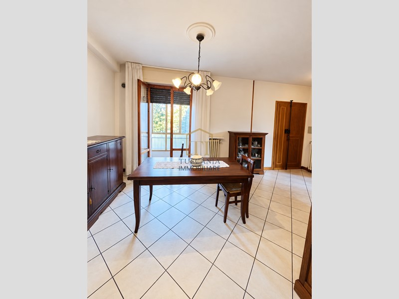 Quadrilocale in Vendita a Colle di Val D'Elsa, 210'000&euro;, 90 m², con Box