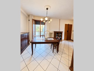Quadrilocale in Vendita a Colle di Val D'Elsa, 210'000&euro;, 90 m², con Box