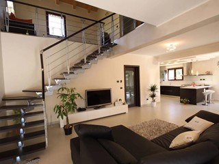 Attico in Vendita a Seravezza, zona Querceta, 590'000&euro;, 90 m², arredato