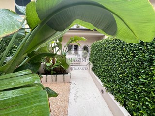 Quadrilocale in Vendita a Pietrasanta, 495'000&euro;, 74 m², arredato