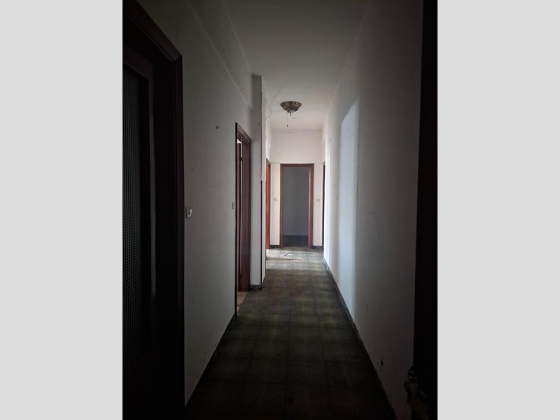 Appartamento in Vendita a Vezzano Ligure, zona Prati, 95'000&euro;, 90 m², con Box