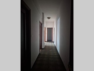 Appartamento in Vendita a Vezzano Ligure, zona Prati, 95'000&euro;, 90 m², con Box