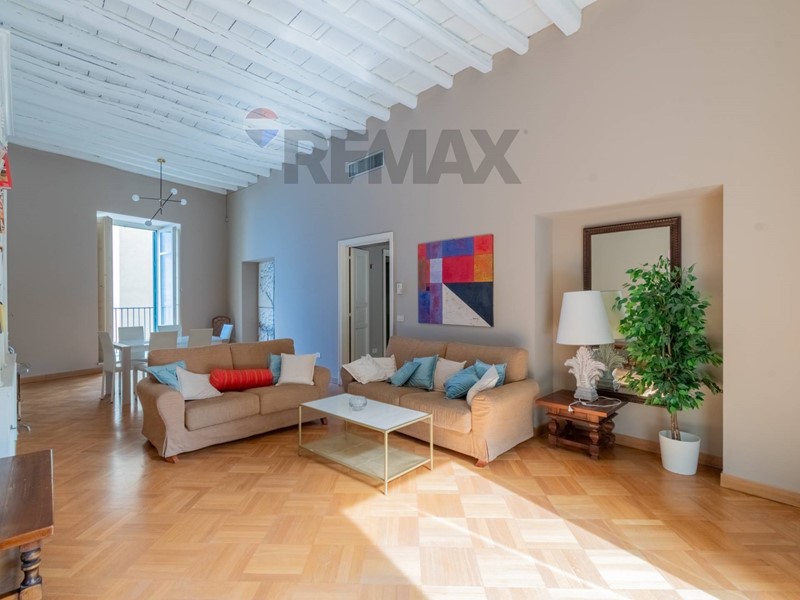 Appartamento in Affitto a Palermo, 1'500&euro;, 156 m²