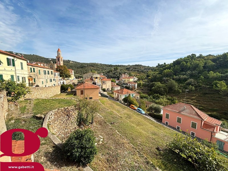 Trilocale in Vendita a Imperia, 85'000&euro;, 91 m²