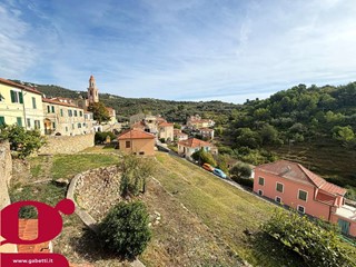 Trilocale in Vendita a Imperia, 85'000&euro;, 91 m²