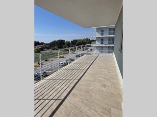 Appartamento in Vendita a Pomezia, zona Pratica Di Mare, 198'000&euro;, 80 m², arredato