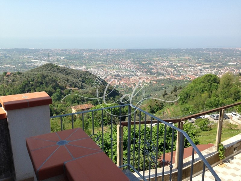 Quadrilocale in Vendita a Pietrasanta, zona Capezzano Monte, 150'000&euro;, 70 m²