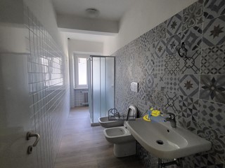 Trilocale in Affitto a Parma, zona Parma Centro, 1'200&euro;, 90 m², arredato