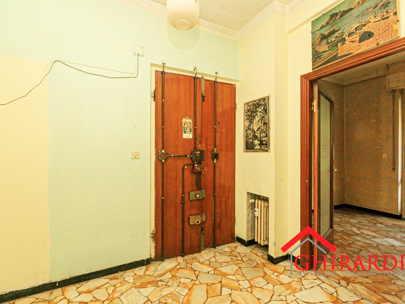 Appartamento in Vendita a Genova, zona Sestri Ponente, 115'000&euro;, 107 m²
