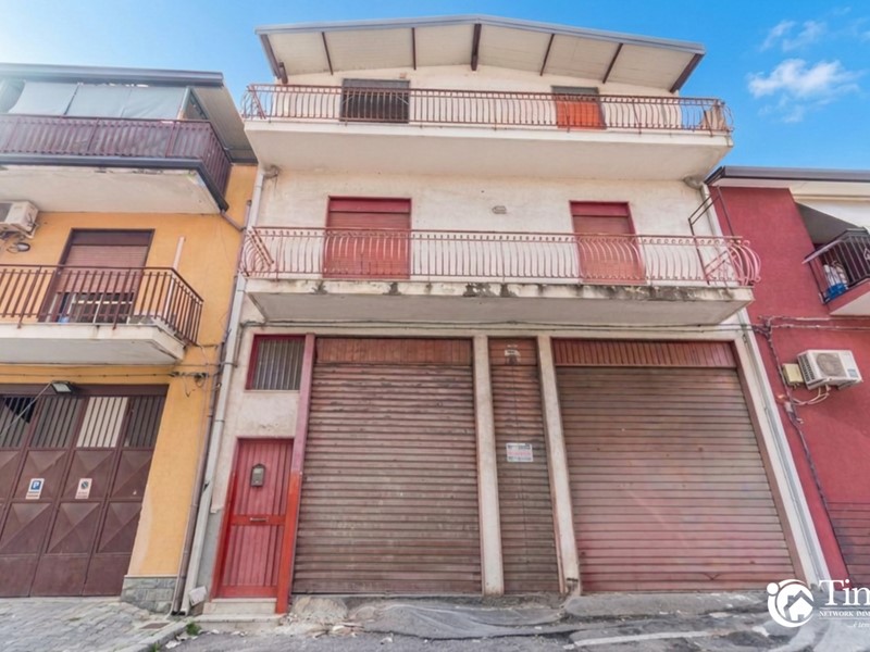Appartamento in Vendita a Catania, zona Via P. Nicola - Picanello, 175'000&euro;, 255 m², con Box