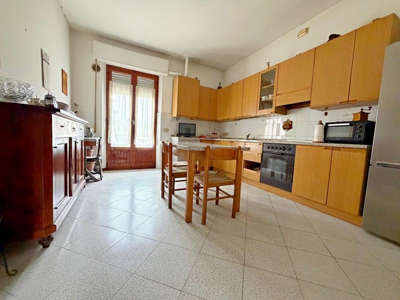 Quadrilocale in Vendita a Poggibonsi, 138'000&euro;, 102 m², arredato, con Box