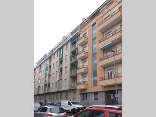Quadrilocale in Vendita a Torino, 64'500&euro;, 87 m²