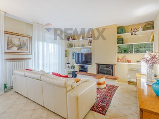 Quadrilocale in Vendita a Parma, 170'000&euro;, 107 m²