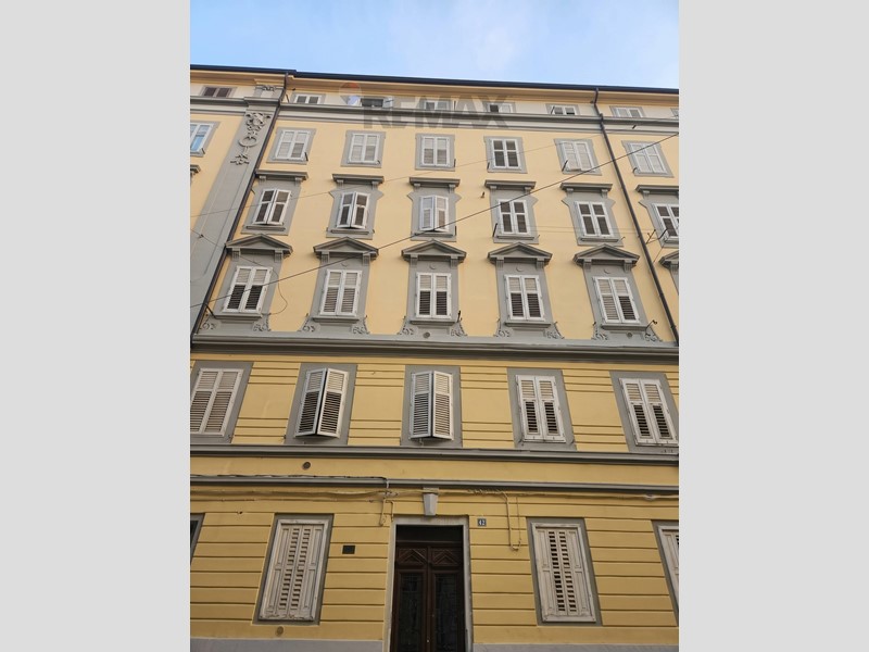 Appartamento in Vendita a Trieste, 198'000&euro;, 150 m²