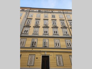Appartamento in Vendita a Trieste, 198'000&euro;, 150 m²