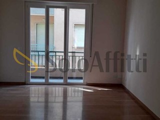 Appartamento in Affitto a Chiavari, zona Buenos Aires, 980&euro;, 100 m²