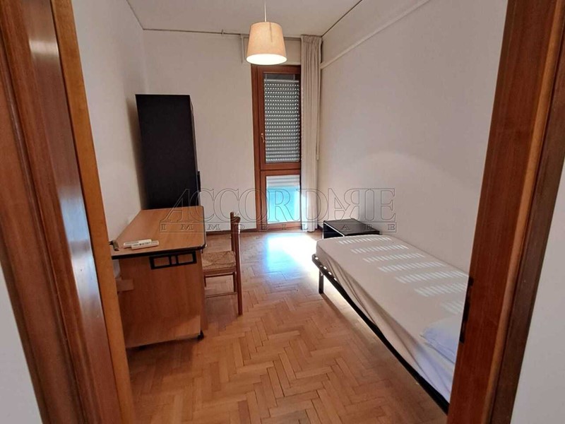 Appartamento in Vendita a Padova, zona Ss.TrinitÃ, 230'000&euro;, 138 m²