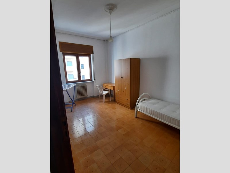 Quadrilocale in Affitto a Cosenza, zona VIA PANEBIANCO, 250&euro;, 100 m², arredato