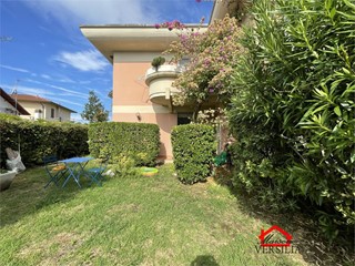 Quadrilocale in Affitto a Massa, 745&euro;, 65 m²