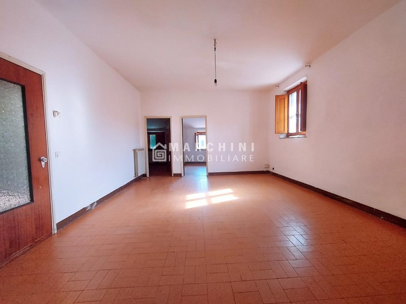 Appartamento in Vendita a Lucca, zona San Gemignano, 75'000&euro;, 92 m²