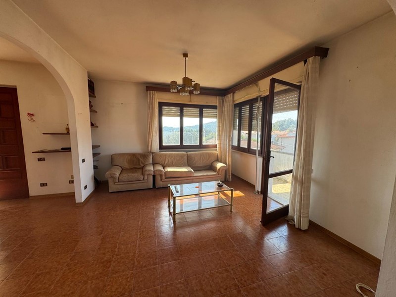 Appartamento in Vendita a Rosignano Marittimo, zona Nibbiaia, 150'000&euro;, 120 m²