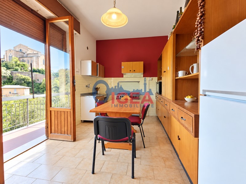 Appartamento in Vendita a Siena, 280'000&euro;, 107 m², arredato