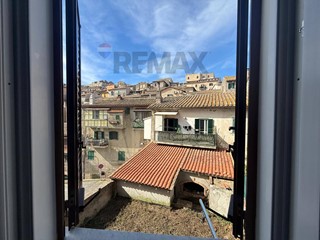 Trilocale in Vendita a Tolfa, 75'000&euro;, 87 m²
